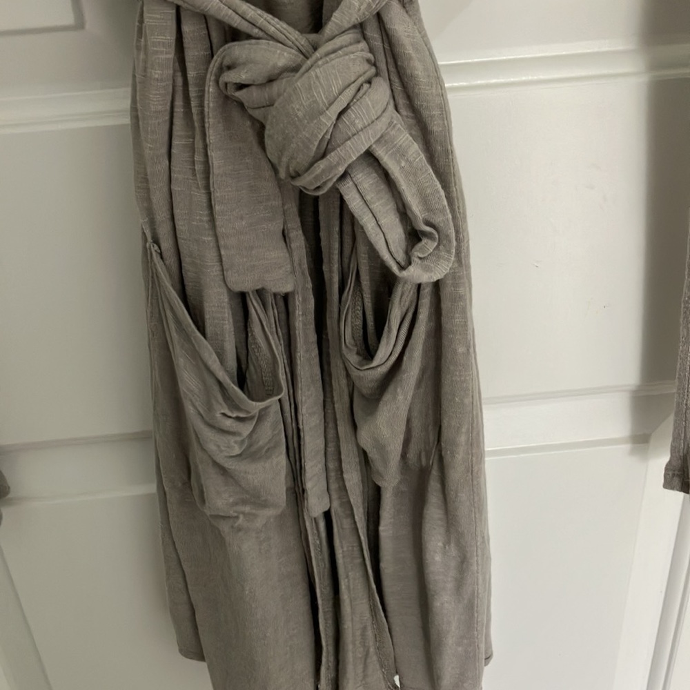 NY and Co. lightweight gray robe - Picture 3 of 5